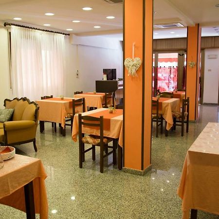 Albergo Felice Соттомарина Экстерьер фото