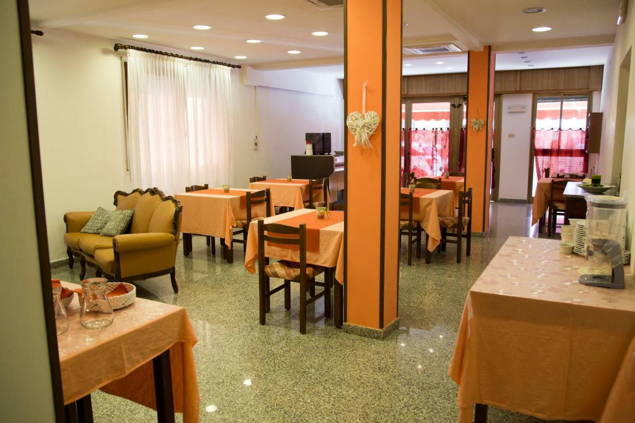 Albergo Felice Соттомарина Экстерьер фото